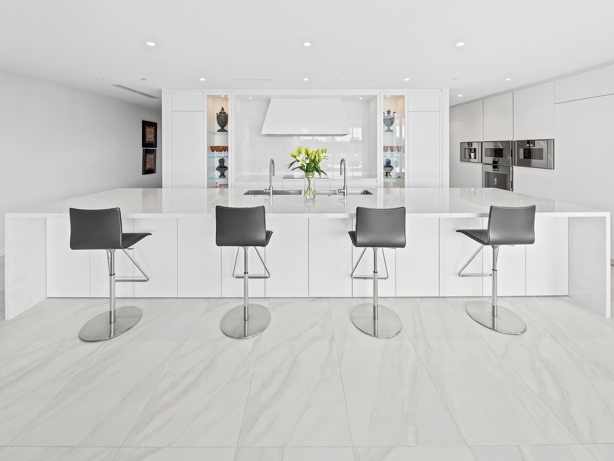 210 Southeast Mizner Boulevard, Unit 301 Boca Raton, FL 33432 - Photo 5 of 66 Kitchen