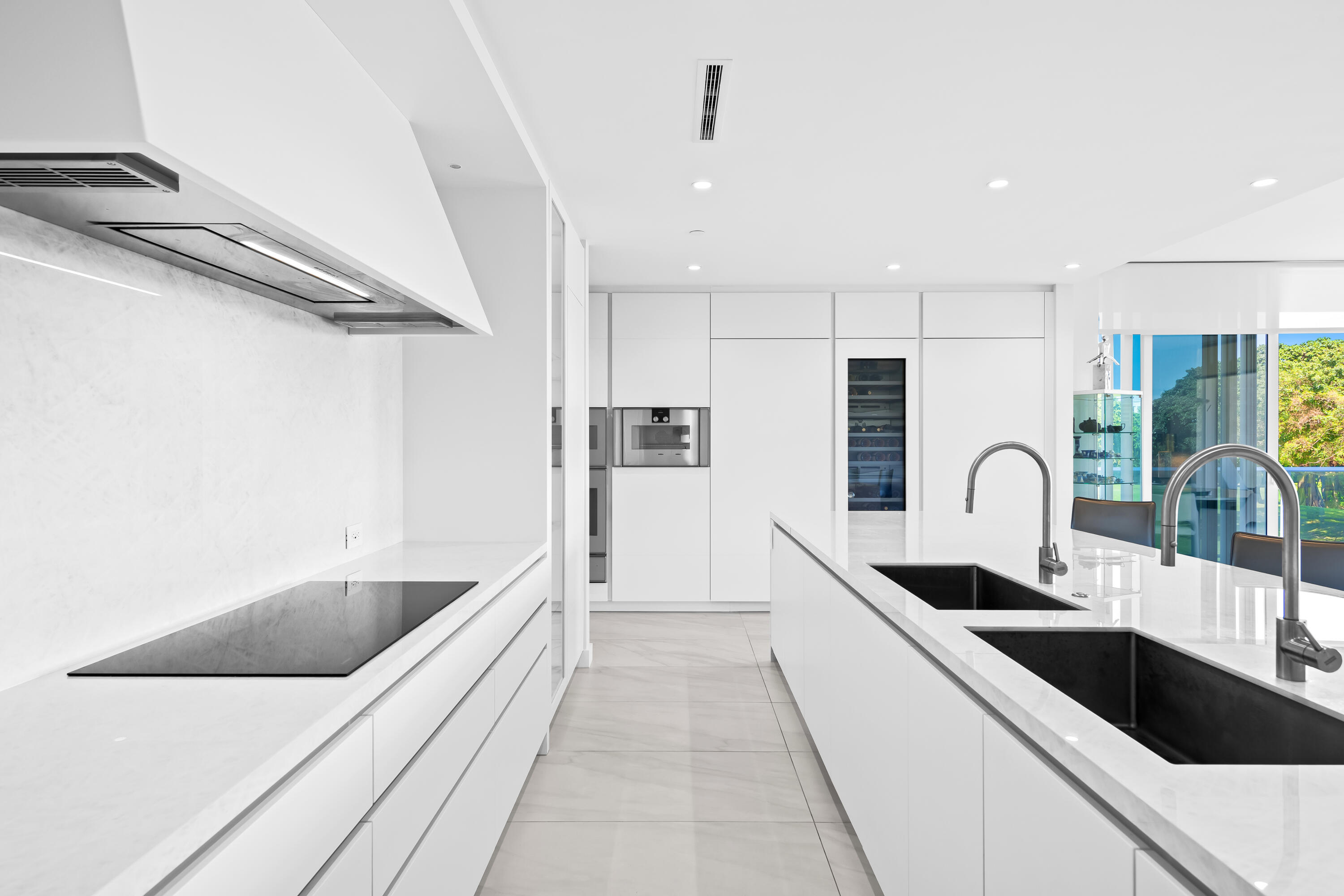 210 Southeast Mizner Boulevard, Unit 301 Boca Raton, FL 33432 - Photo 7 of 66 Kitchen