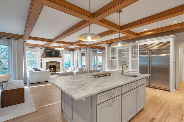 a spacious en suite bathroom with double sink and a mirror