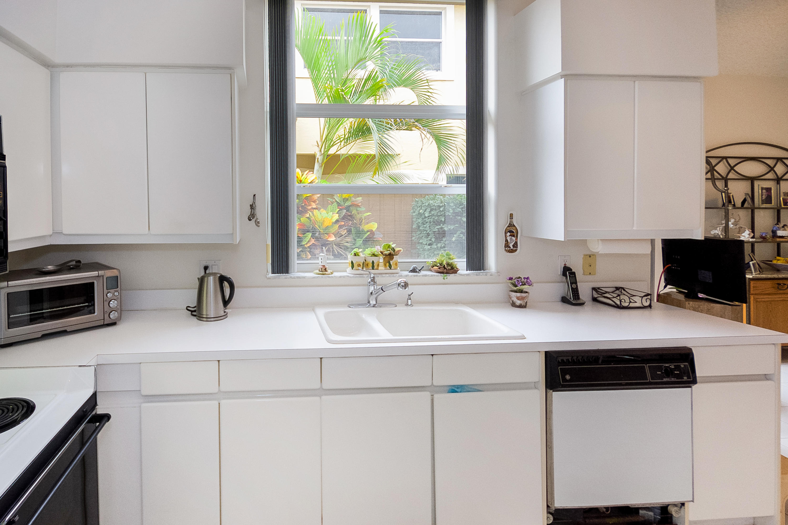 6646 Northwest 26th Way Boca Raton, FL 33496 - Photo 12 of 23 Kitchen Light & Bright