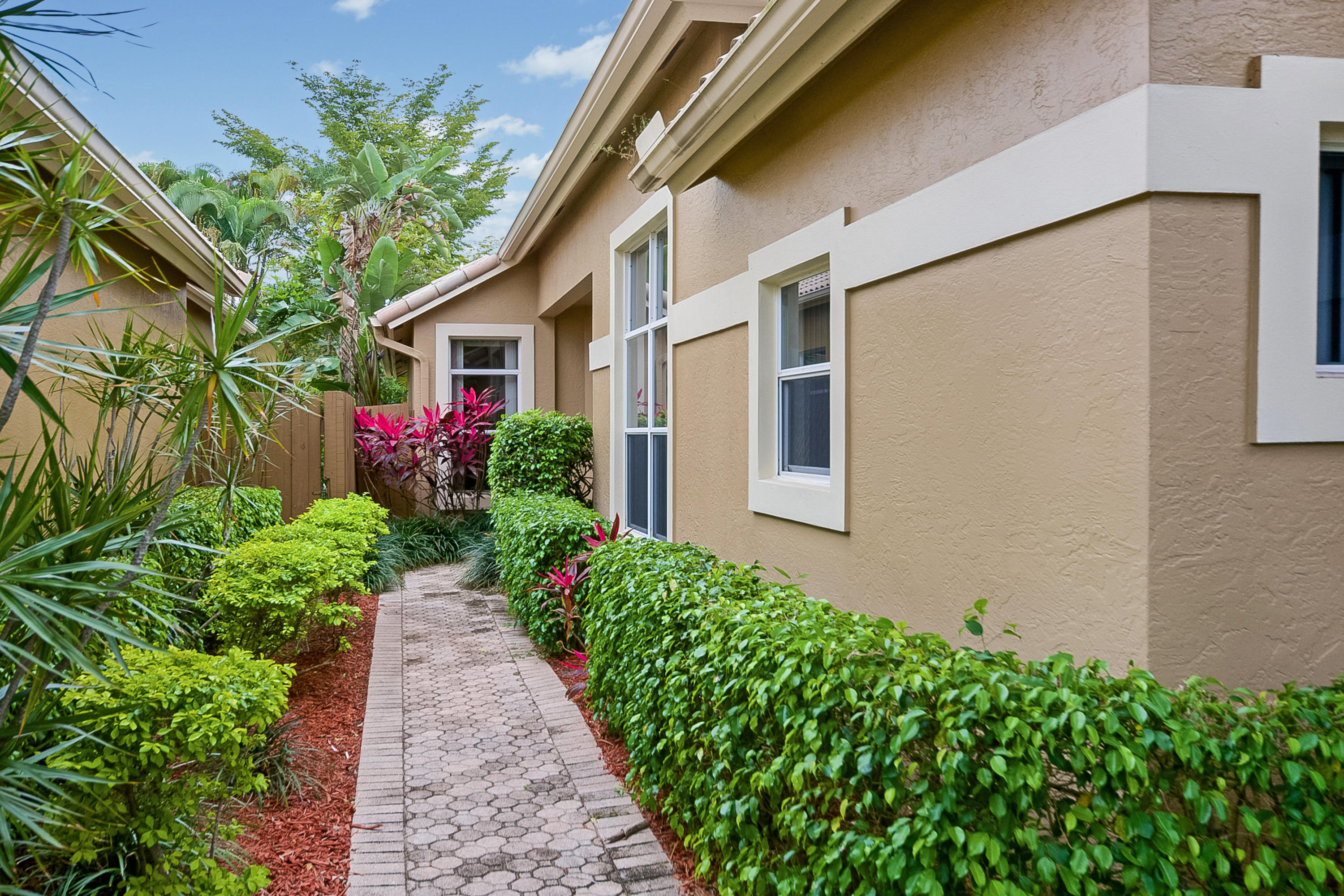 6646 Northwest 26th Way Boca Raton, FL 33496 - Photo 3 of 23 Walkway
