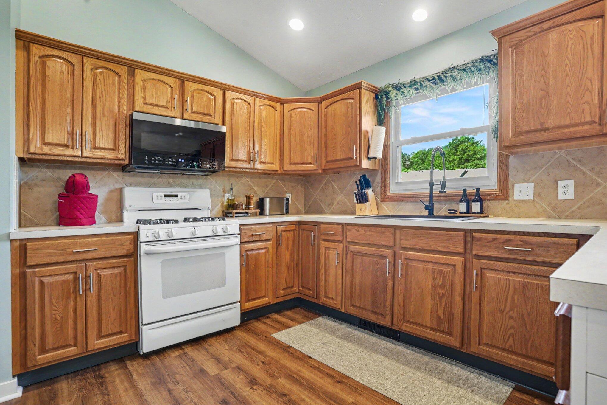 641 Ridgefield Drive Coopersville, MI 49404 - Photo 7 of 30 013_file_1642