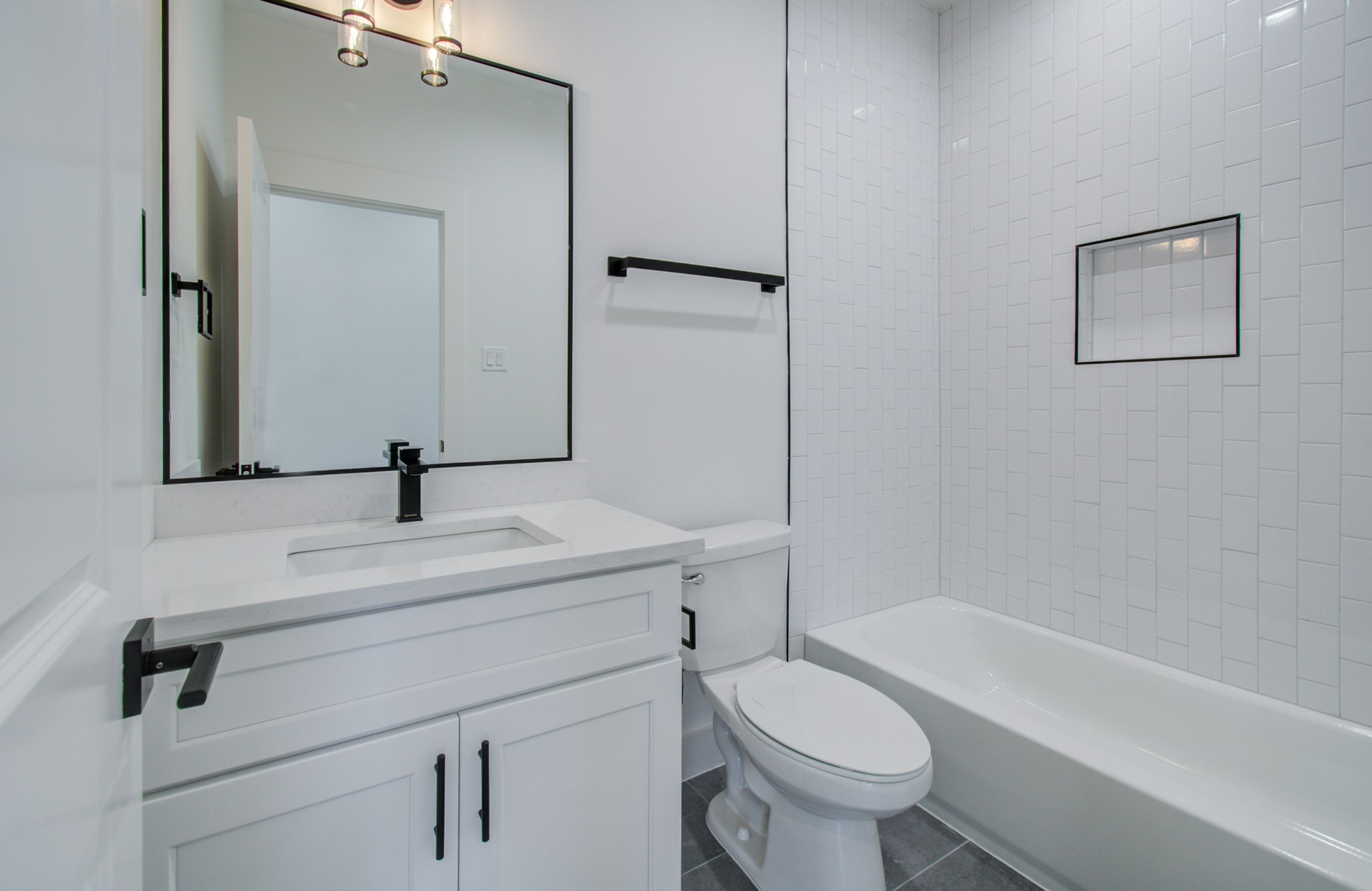 4425 Providence Street Houston, TX 77020 - Photo 21 of 40 a bathroom with a sink a toilet and a bathtub