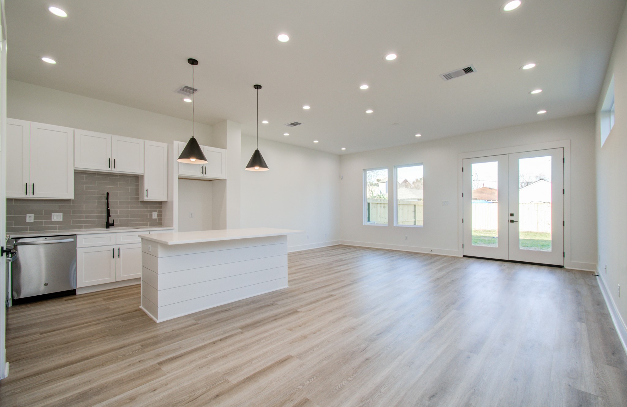4425 Providence Street Houston, TX 77020 - Photo 6 of 40 a view of kitchen and windows