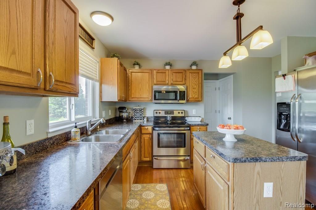 3975 Hopefield Court Canton, MI 48188 - Photo 12 of 24