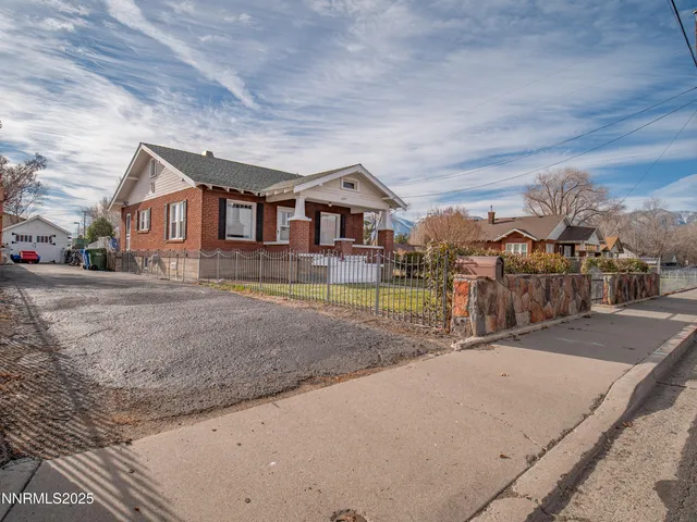 a view of residential houses with street