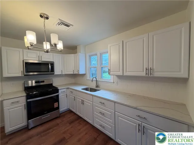 $2,250 | 1640 Stanhope Street, Bethlehem, PA 18017