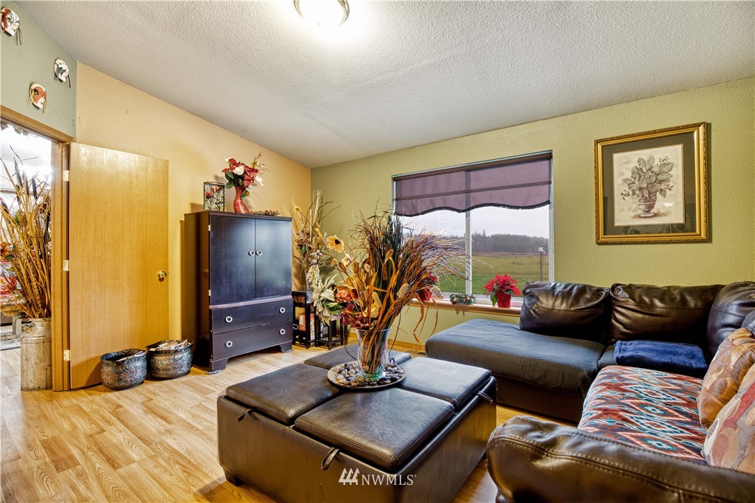 430 Bunker Creek Road Chehalis, WA 98532 - Photo 10 of 30 a living room with furniture flowerpot and a window