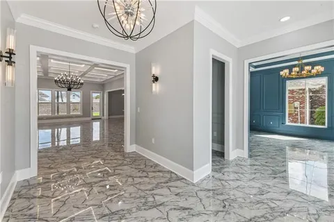 $560,000 | 1105 Lake Frances Drive, Gretna, LA 70056