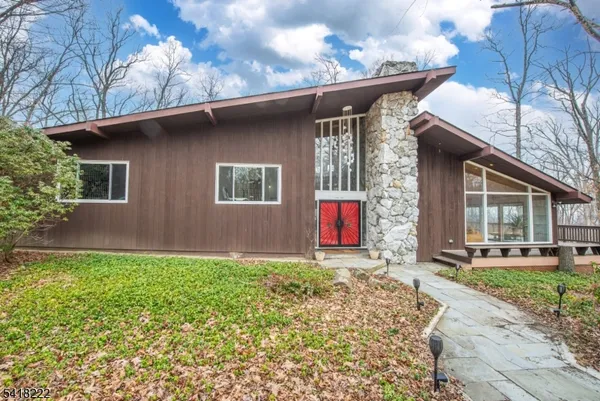 $915,000 | 3 Davids Lane, Hillsborough, NJ 08844