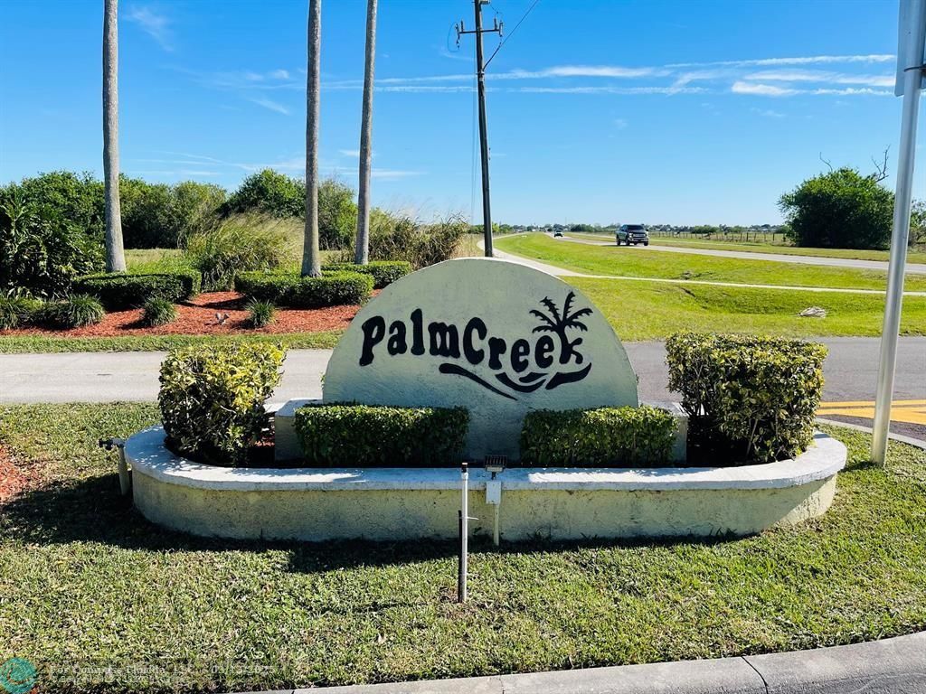 787 Southeast 25th Drive Okeechobee, FL 34974 - Photo 16 of 18 a view of a garden with an ocean