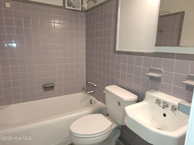 $1,300 | 612 South Oak Street, Greenville, NC 27858