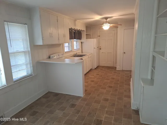 $1,300 | 612 South Oak Street, Greenville, NC 27858