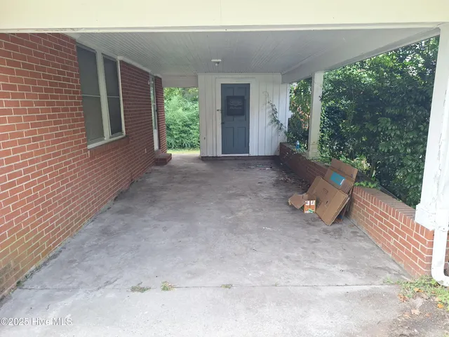 $1,300 | 612 South Oak Street, Greenville, NC 27858