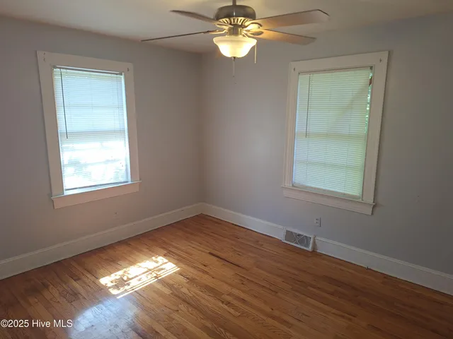 $1,300 | 612 South Oak Street, Greenville, NC 27858