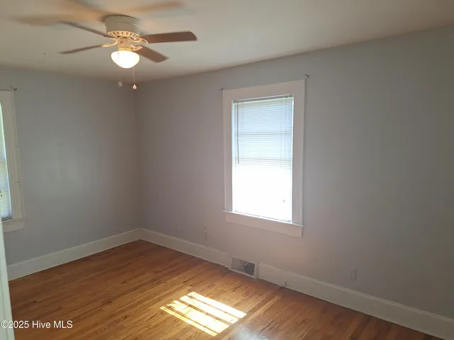 $1,300 | 612 South Oak Street, Greenville, NC 27858