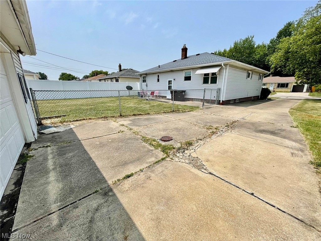 7209 Maplewood Road Parma, OH 44130 - Photo 3 of 23