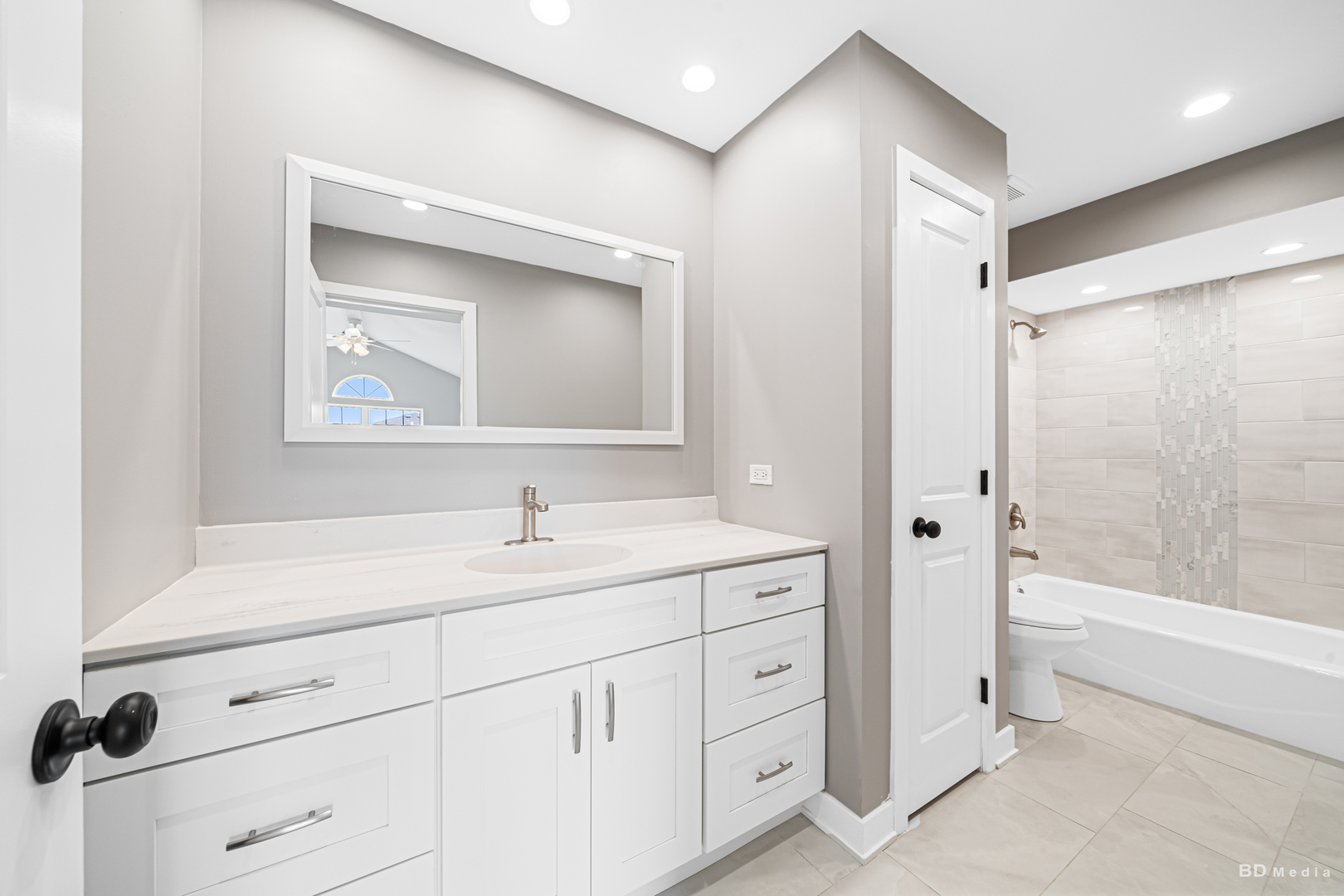 7422 Terrace Drive Justice, IL 60458 - Photo 15 of 23 a bathroom with a double vanity sink mirror and bathtub