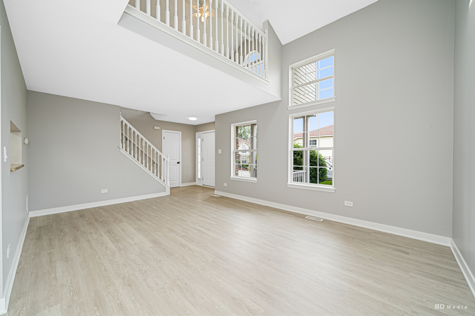 7422 Terrace Drive Justice, IL 60458 - Photo 6 of 23 a view of an empty room with wooden floor and a window