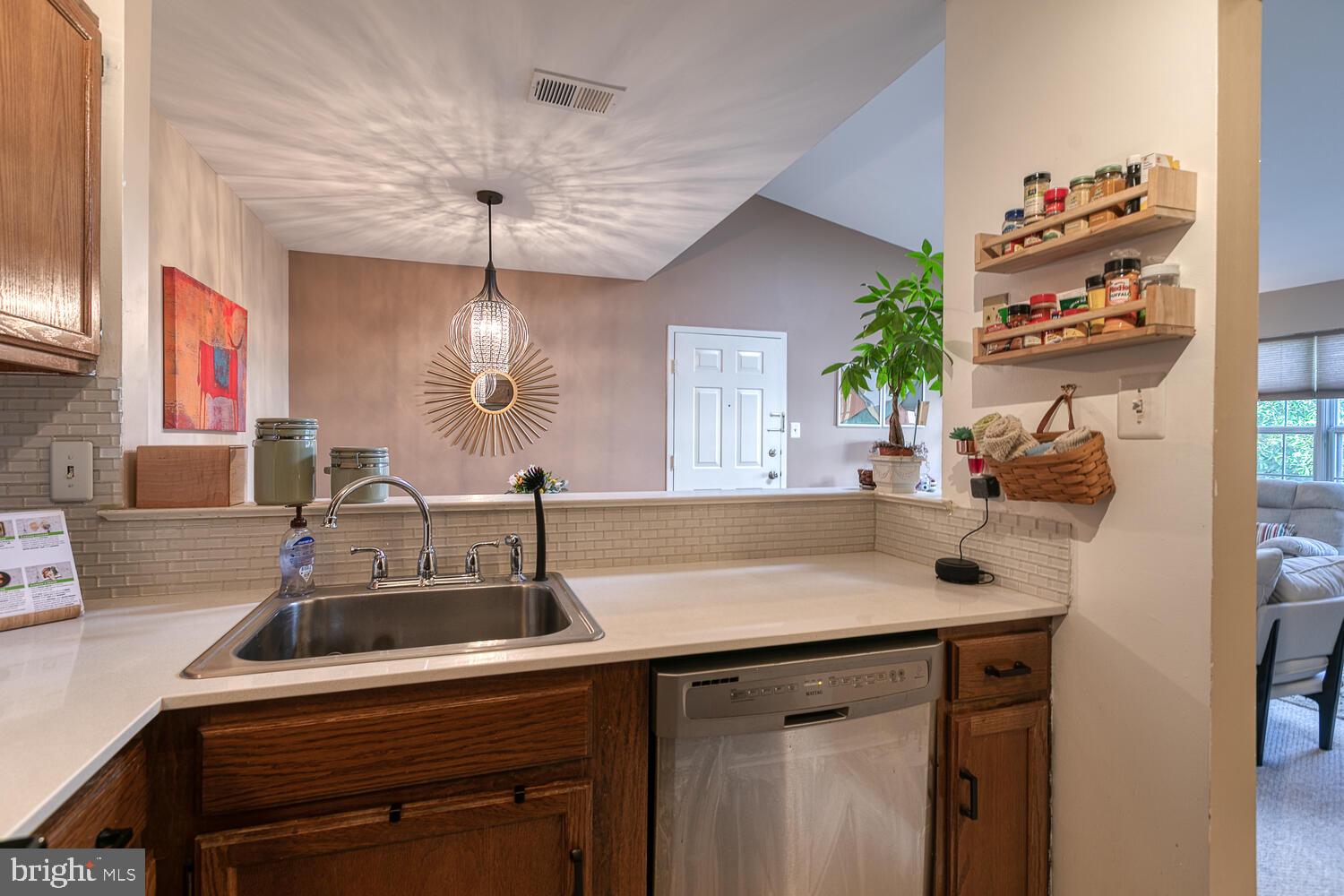 7806 Harrowgate Circle Springfield, VA 22152 - Photo 18 of 26