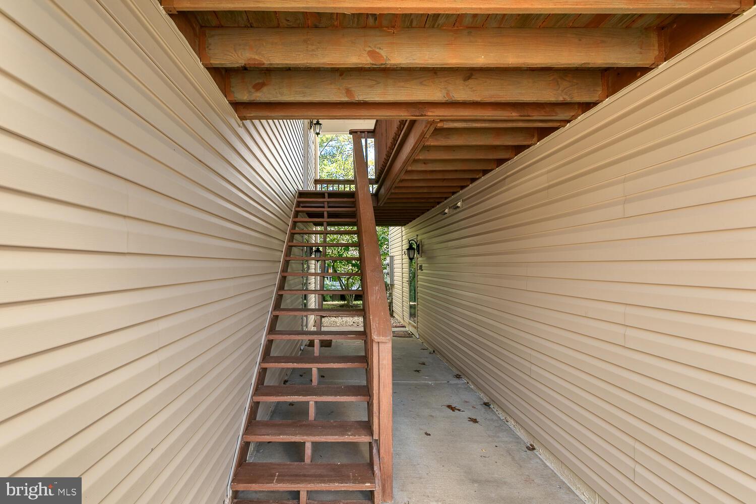 7806 Harrowgate Circle Springfield, VA 22152 - Photo 3 of 26