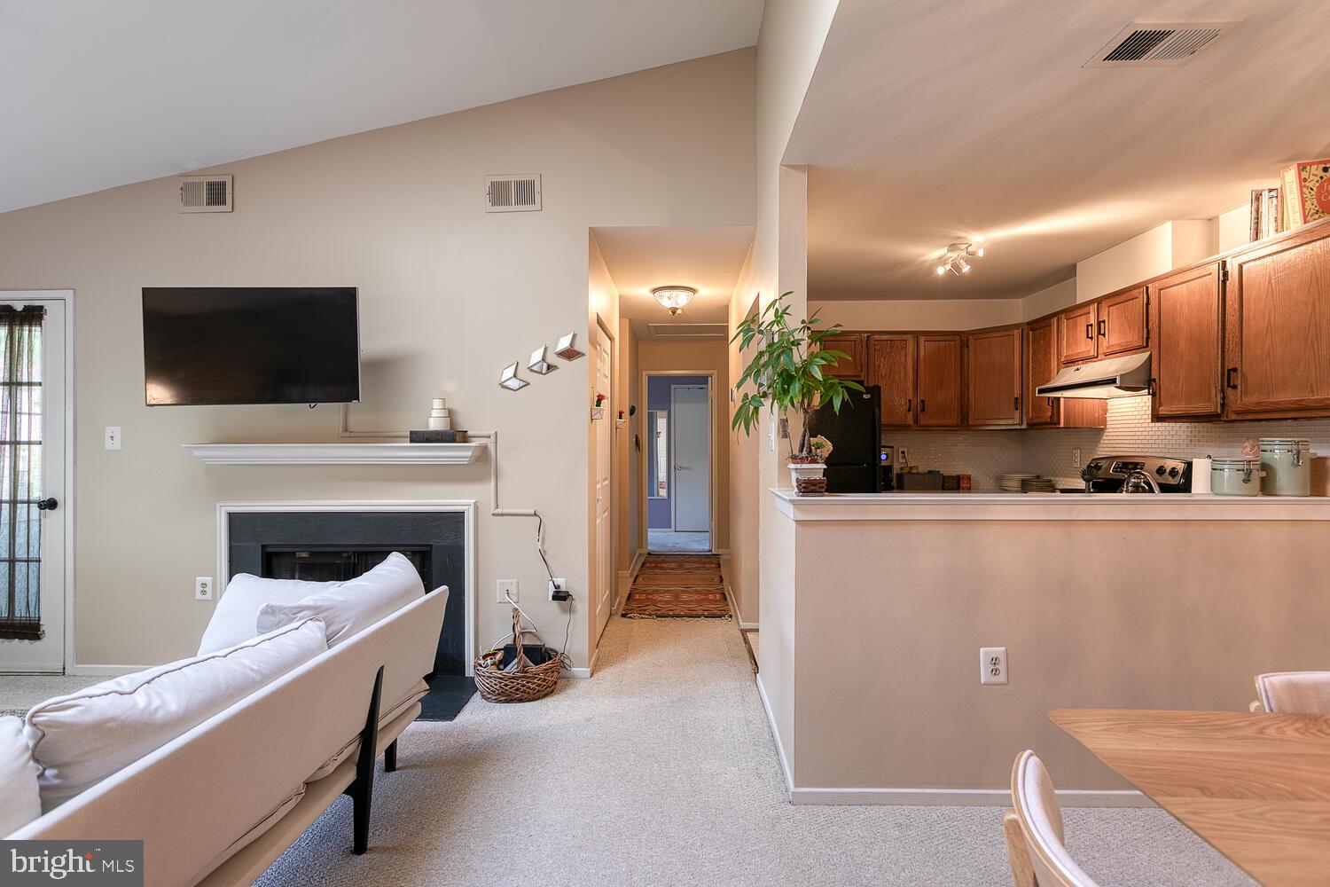 7806 Harrowgate Circle Springfield, VA 22152 - Photo 4 of 26