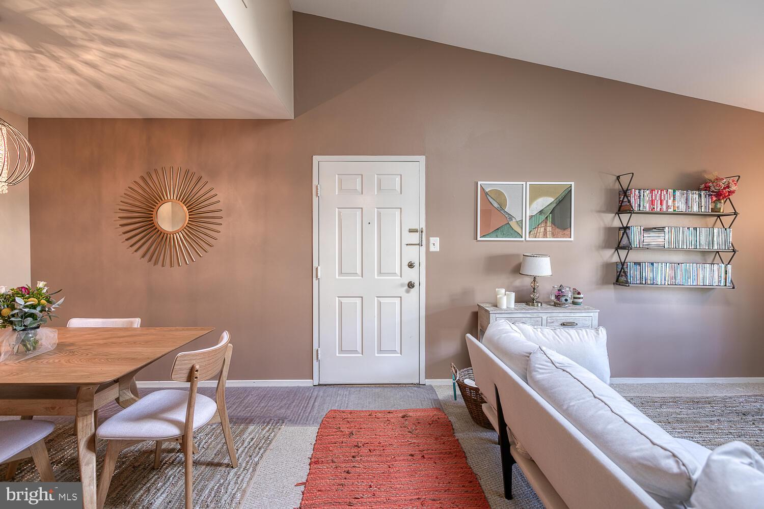 7806 Harrowgate Circle Springfield, VA 22152 - Photo 5 of 26