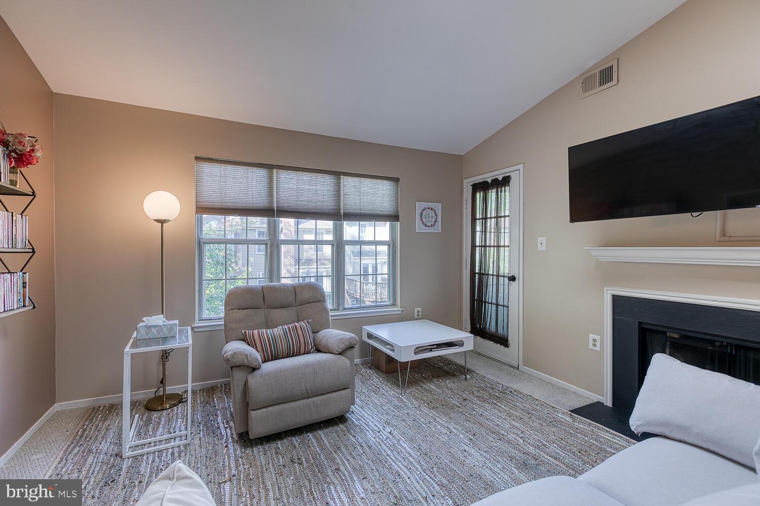 7806 Harrowgate Circle Springfield, VA 22152 - Photo 6 of 26