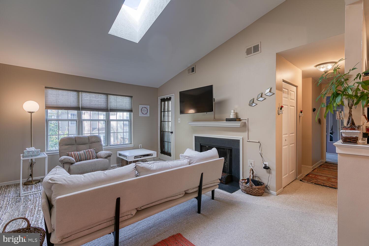 7806 Harrowgate Circle Springfield, VA 22152 - Photo 8 of 26