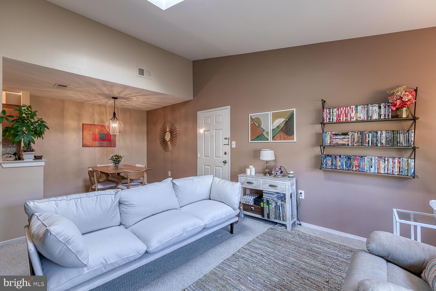 7806 Harrowgate Circle Springfield, VA 22152 - Photo 9 of 26