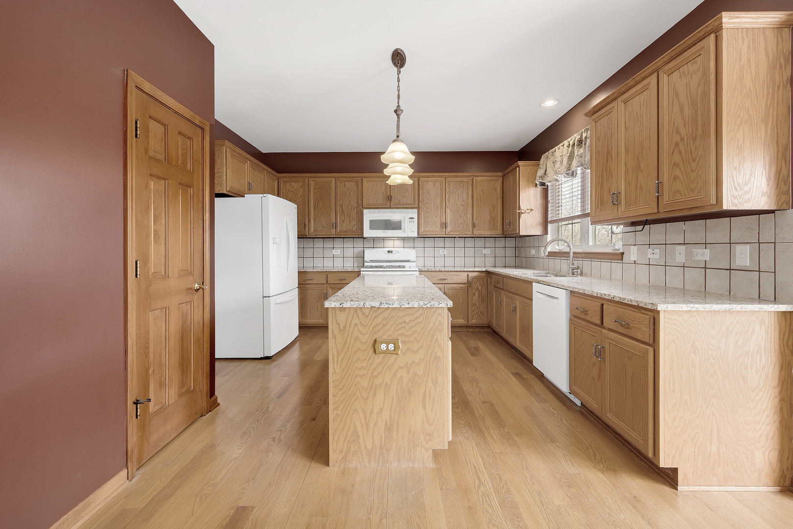 7113 Dunham Road Downers Grove, IL 60516 - Photo 6 of 28 Gallery Image 6