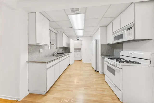 $5,500 | 12329 Burton Street, North Hollywood, CA 91605