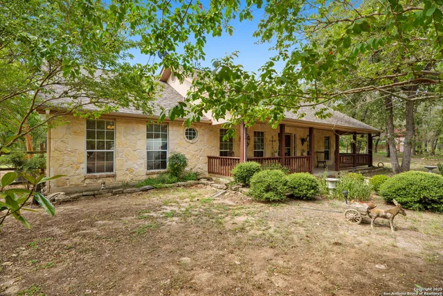 $425,000 | 253 Hickory, La Vernia, TX 78121