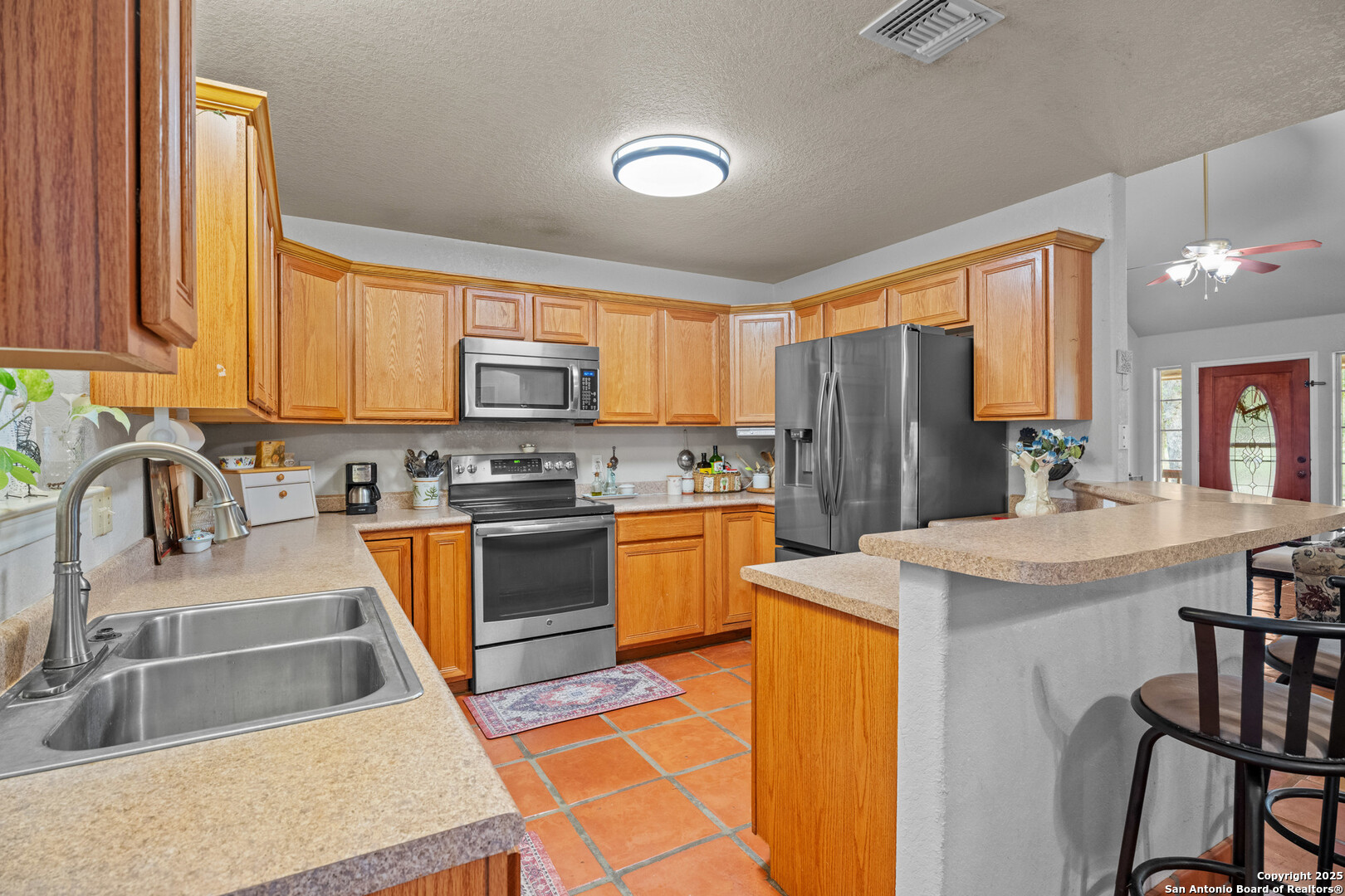 253 Hickory La Vernia, TX 78121 - Photo 11 of 40