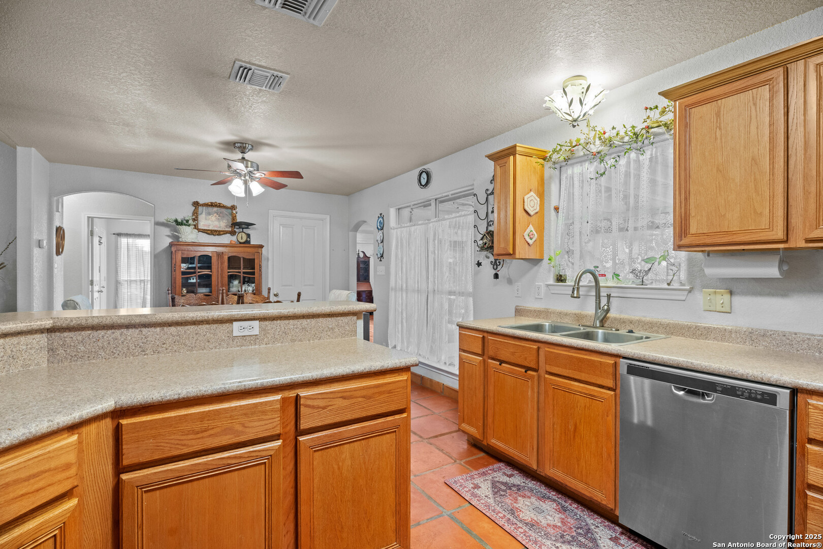 253 Hickory La Vernia, TX 78121 - Photo 12 of 40