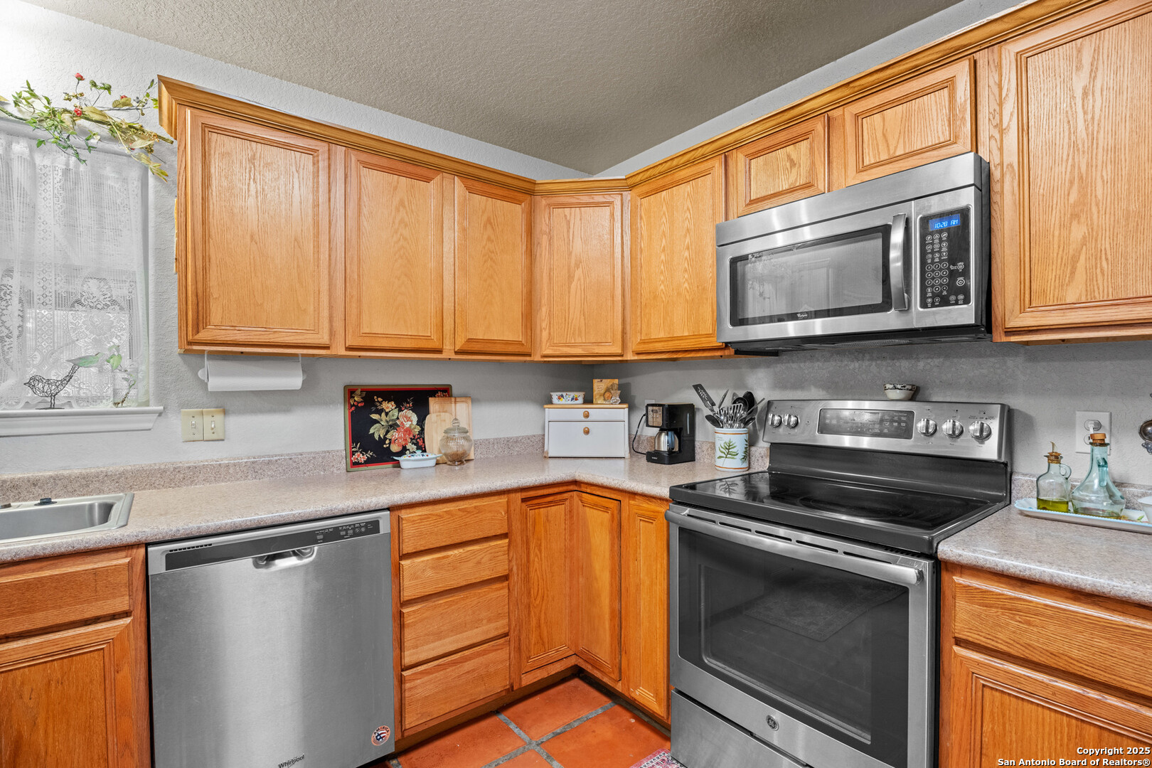 253 Hickory La Vernia, TX 78121 - Photo 13 of 40