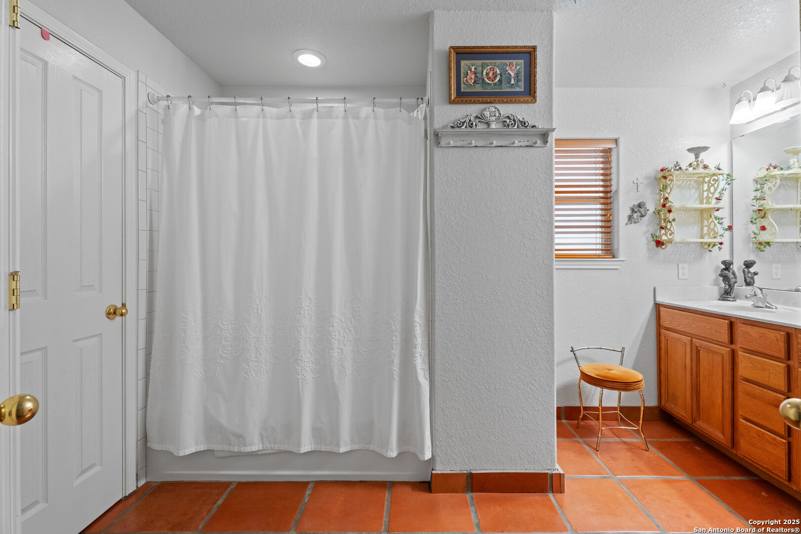 253 Hickory La Vernia, TX 78121 - Photo 18 of 40