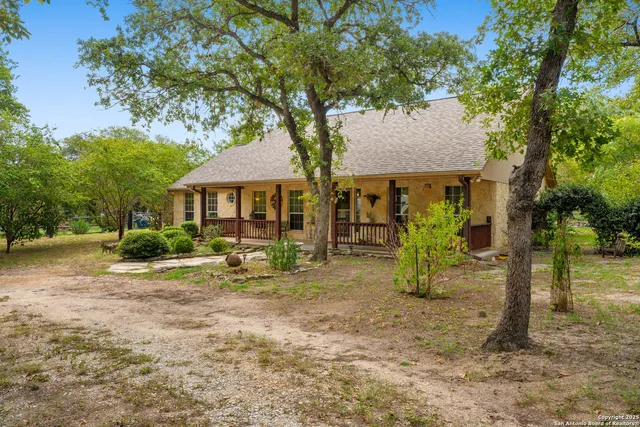 $425,000 | 253 Hickory, La Vernia, TX 78121