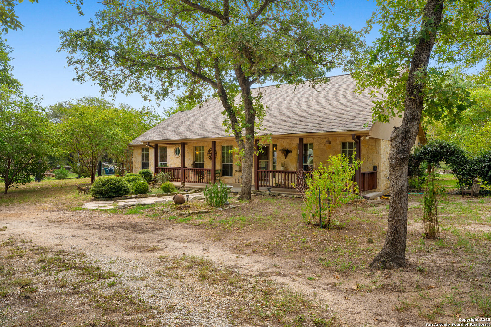 253 Hickory La Vernia, TX 78121 - Photo 2 of 40