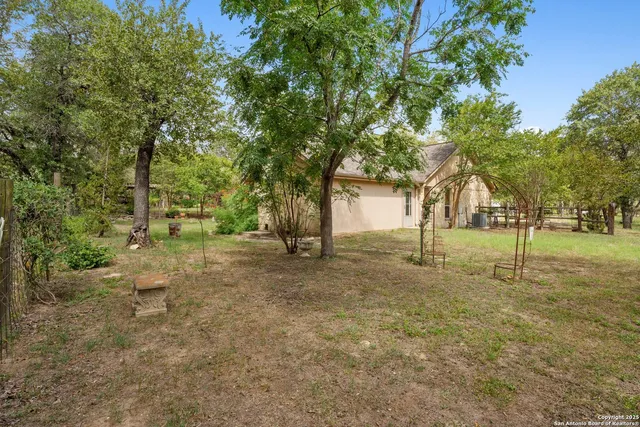 $425,000 | 253 Hickory, La Vernia, TX 78121