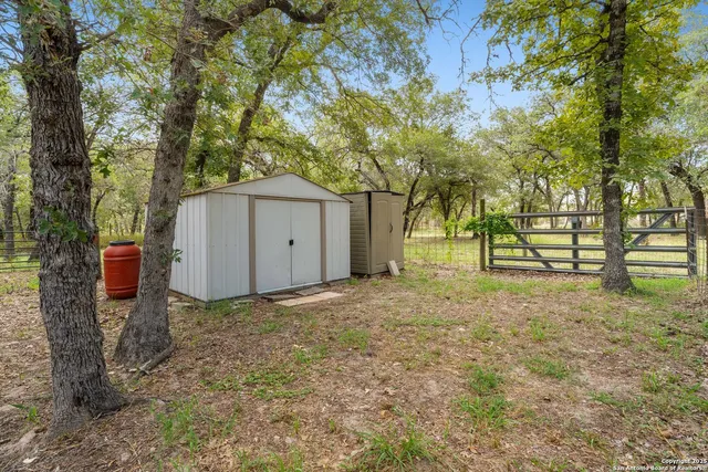 $425,000 | 253 Hickory, La Vernia, TX 78121