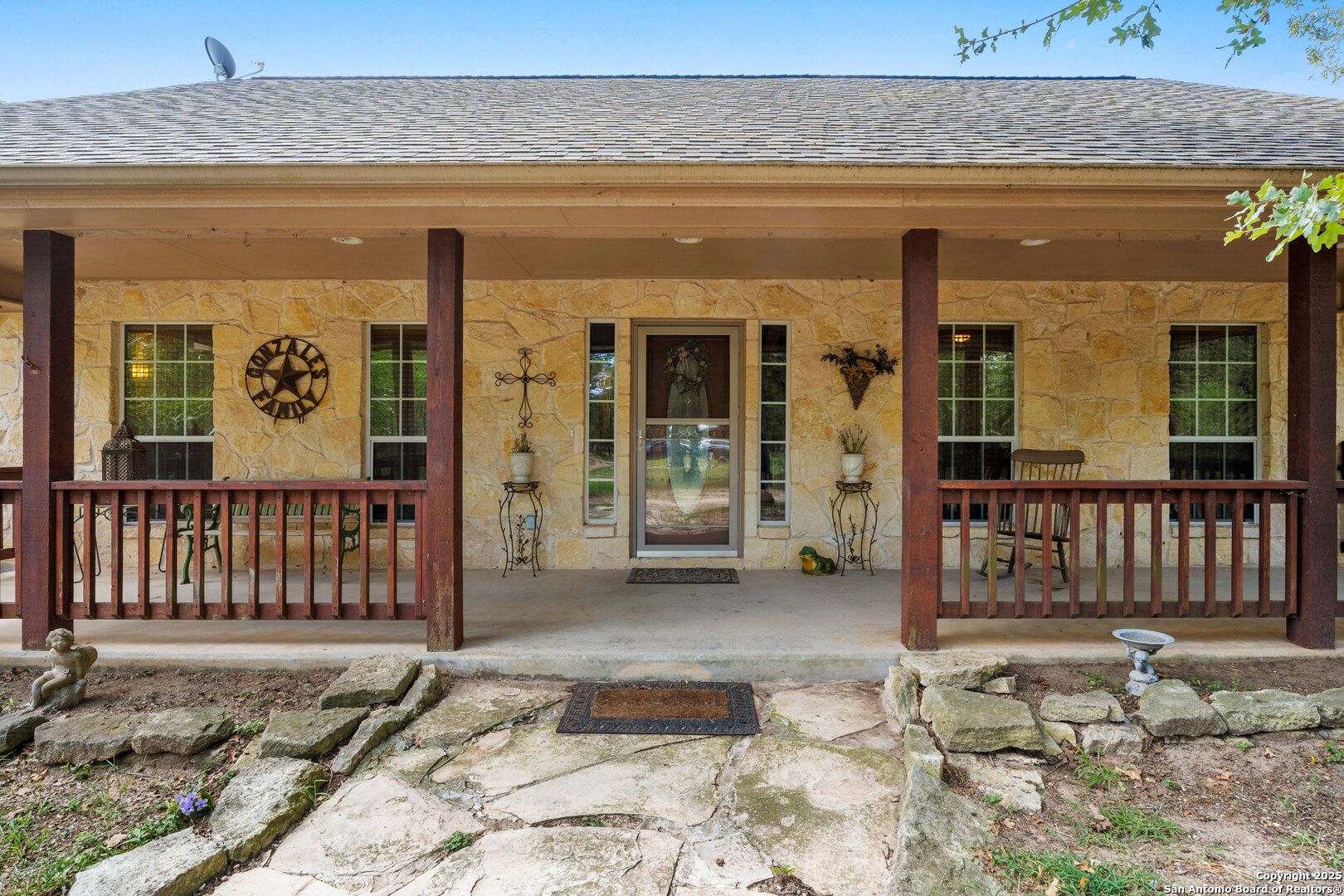 253 Hickory La Vernia, TX 78121 - Photo 3 of 40