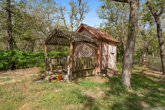 $425,000 | 253 Hickory, La Vernia, TX 78121