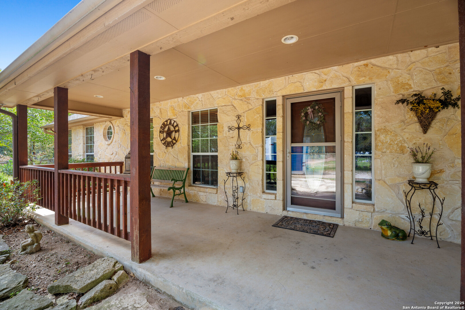 253 Hickory La Vernia, TX 78121 - Photo 4 of 40