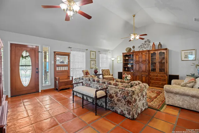 $425,000 | 253 Hickory, La Vernia, TX 78121