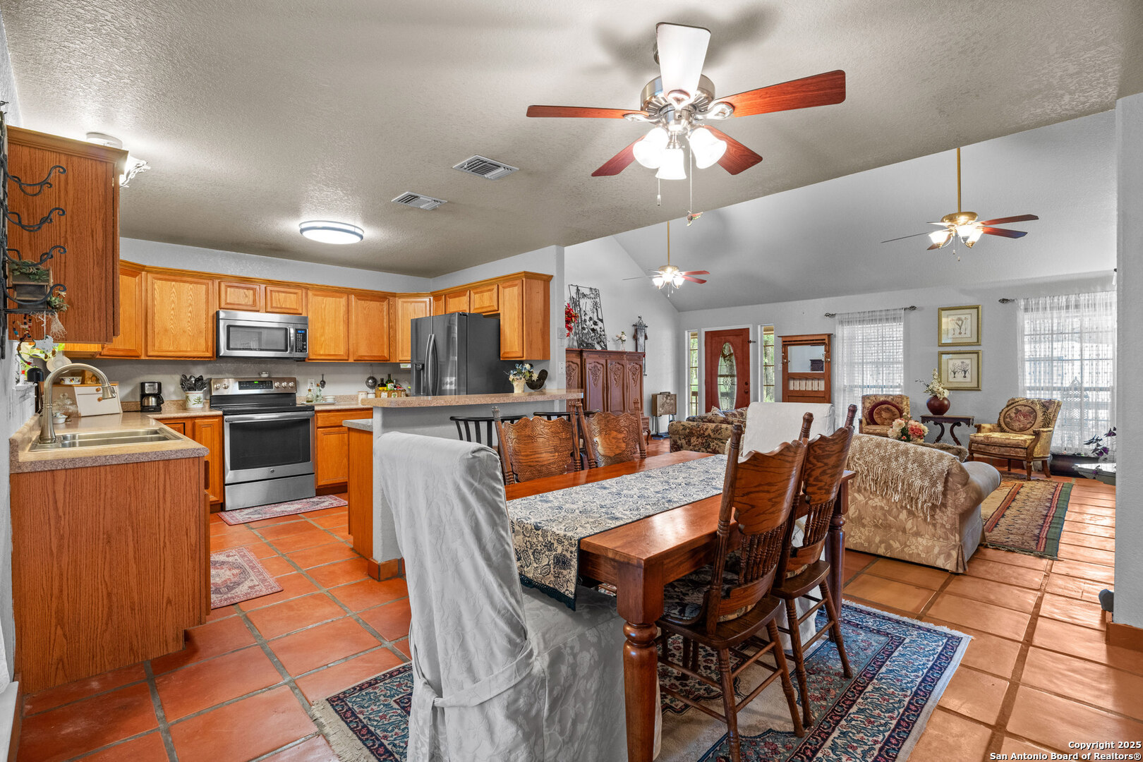 253 Hickory La Vernia, TX 78121 - Photo 10 of 40