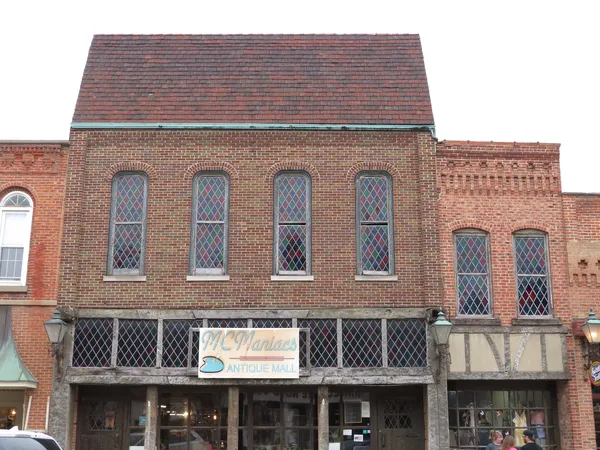 $490,000 | 110-112 West Washington Street, Morris, IL 60450