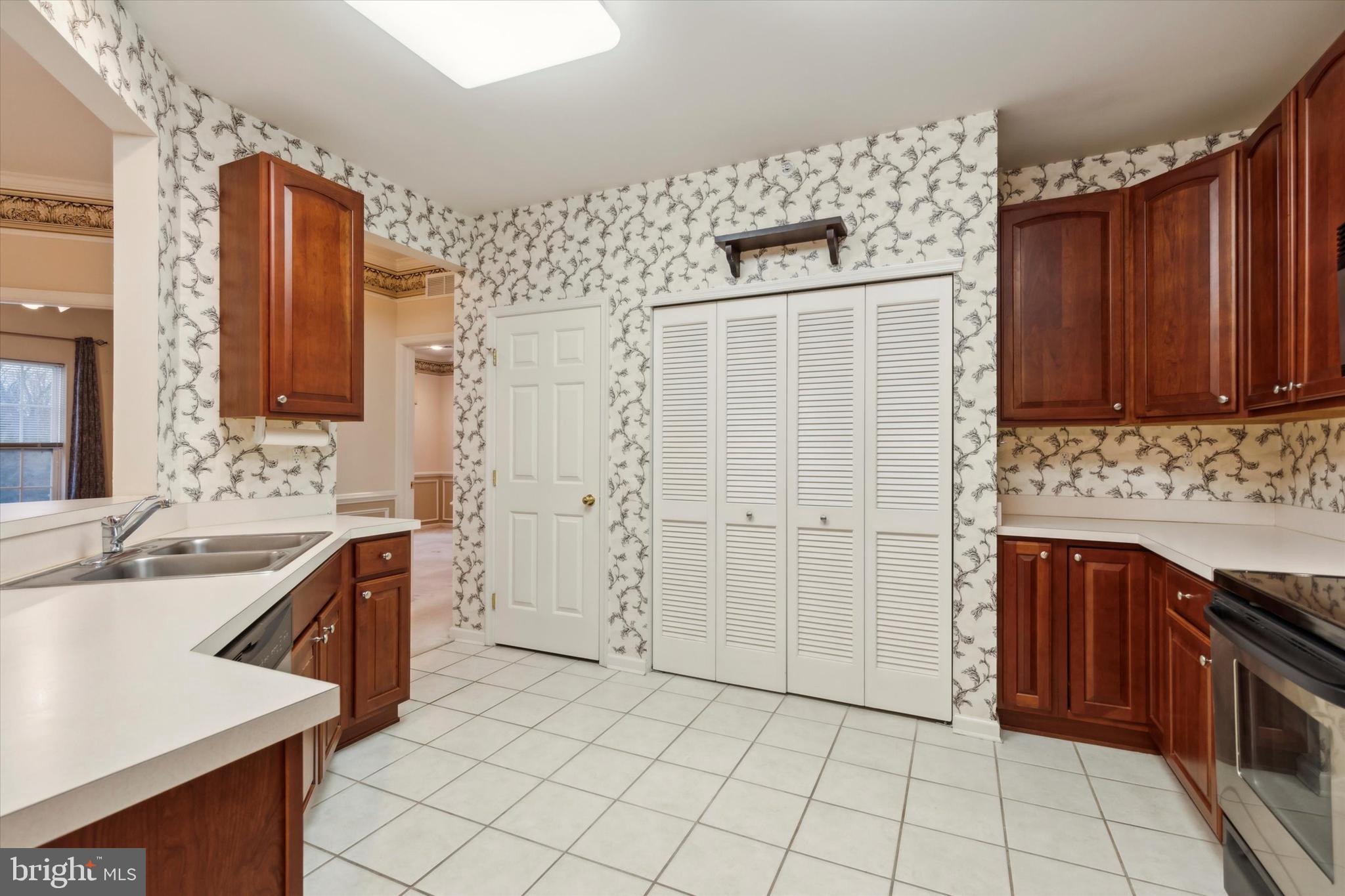 200 Beech Boulevard, Unit 101 Warrington, PA 18976 - Photo 11 of 25 KITCHEN