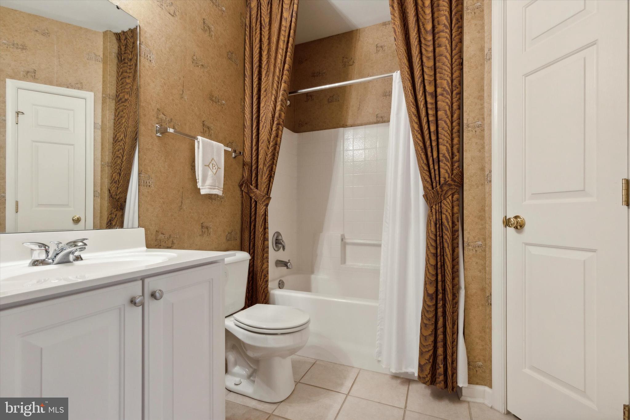 200 Beech Boulevard, Unit 101 Warrington, PA 18976 - Photo 15 of 25 GUEST FULL BATH