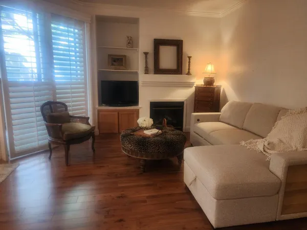 $300,000 | 5201 Laguna Oaks Drive, Unit 27, Elk Grove, CA 95758
